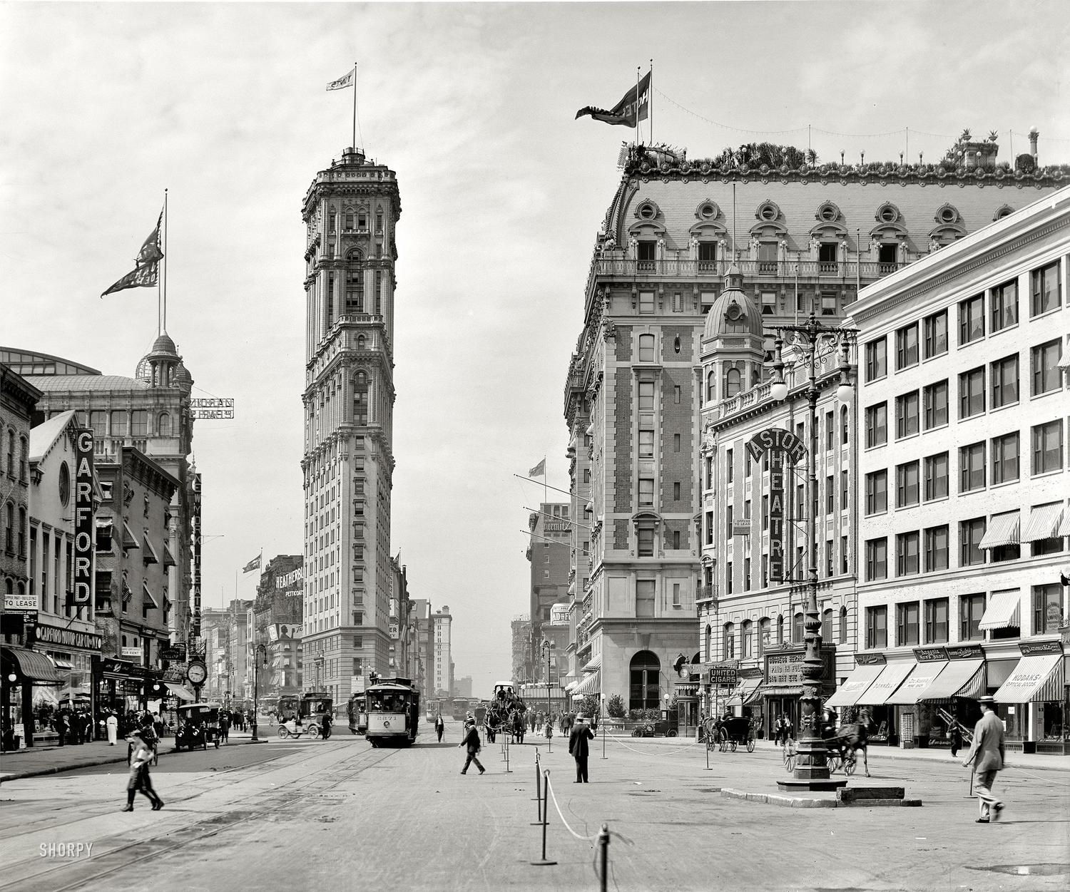 New York Vintage: Nơi tái hiện sự sang trọng cổ điển trong thời trang hiện đại